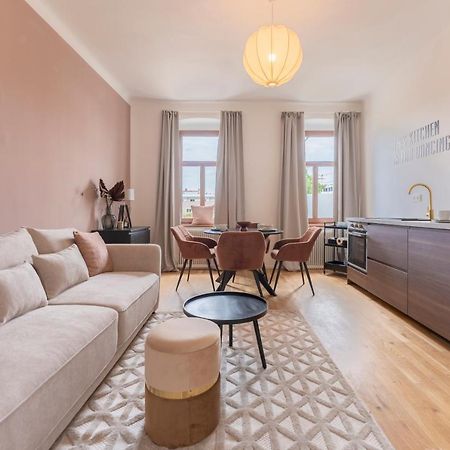 City Lounge Appartement Am Hauptbahnhof Sankt Poelten Eksteriør bilde