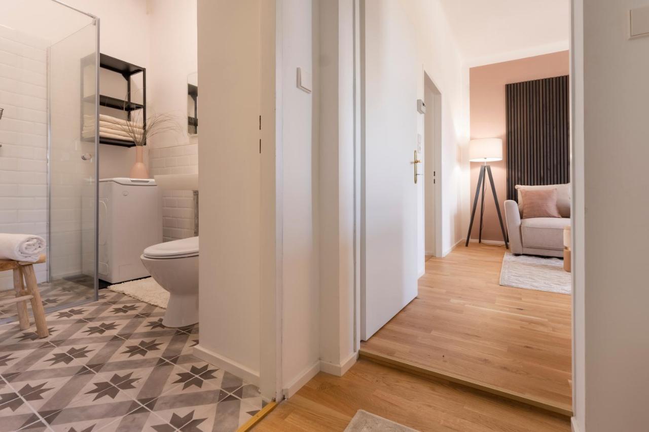 City Lounge Appartement Am Hauptbahnhof Sankt Poelten Eksteriør bilde