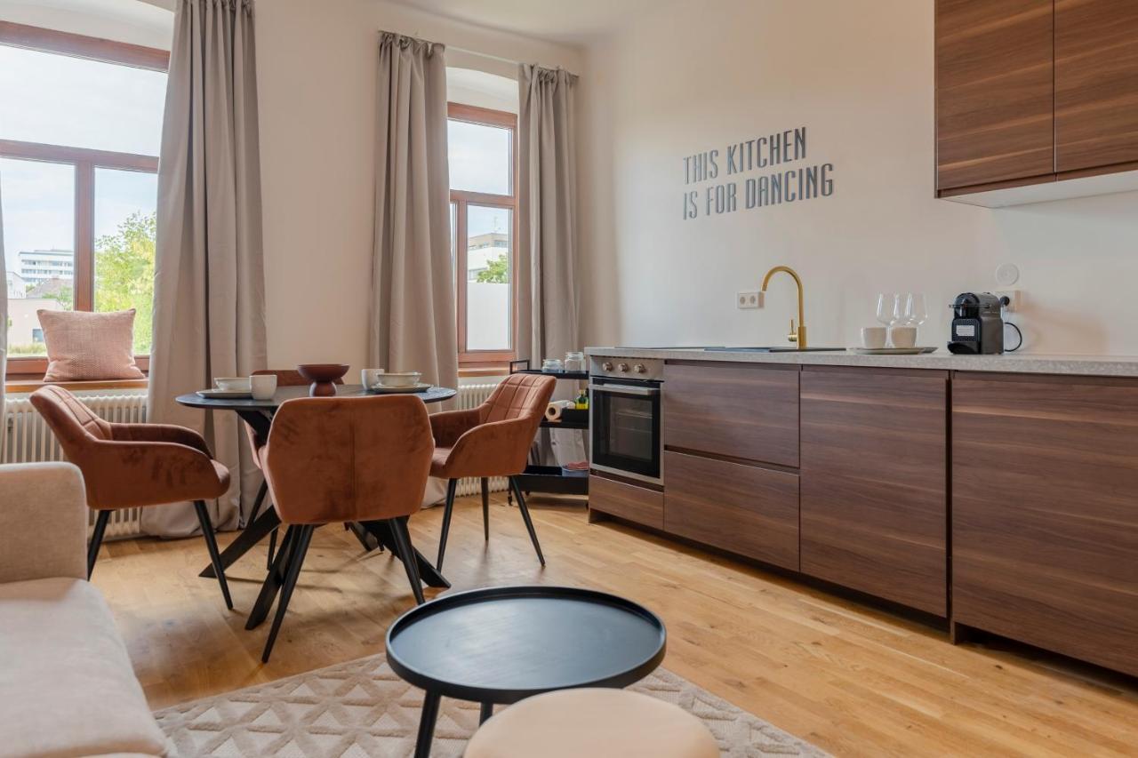 City Lounge Appartement Am Hauptbahnhof Sankt Poelten Eksteriør bilde