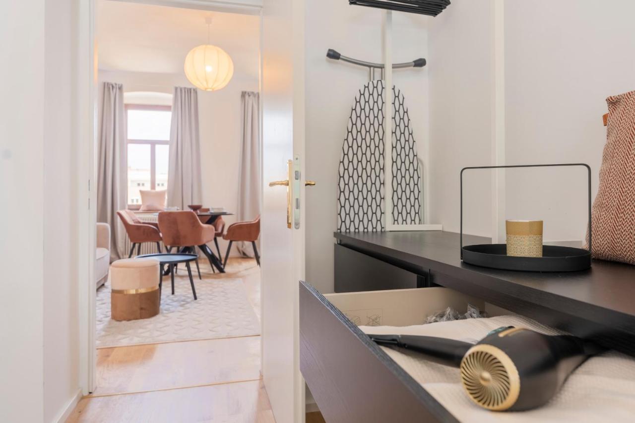 City Lounge Appartement Am Hauptbahnhof Sankt Poelten Eksteriør bilde
