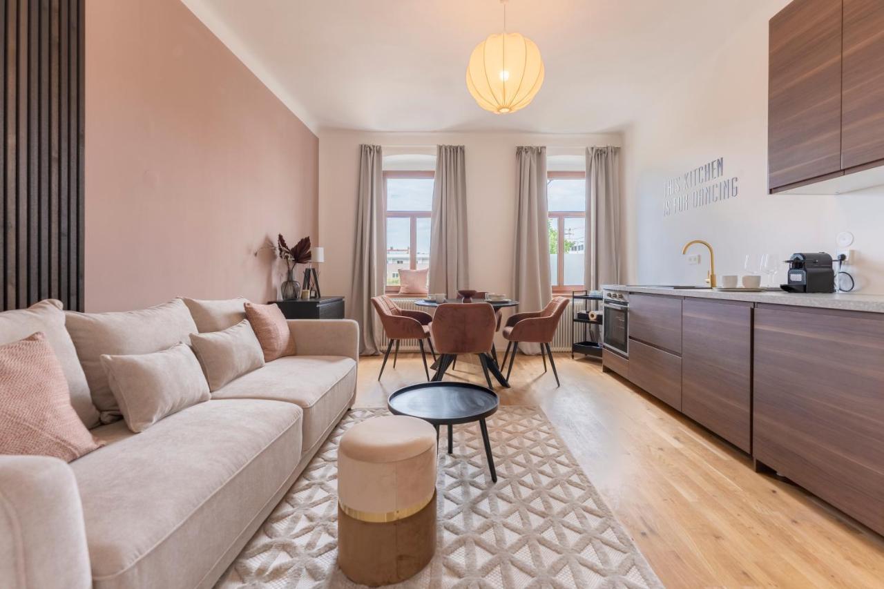 City Lounge Appartement Am Hauptbahnhof Sankt Poelten Eksteriør bilde