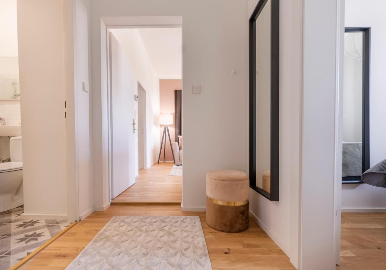 City Lounge Appartement Am Hauptbahnhof Sankt Poelten Eksteriør bilde