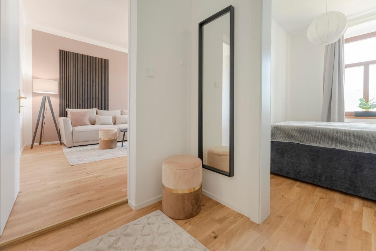 City Lounge Appartement Am Hauptbahnhof Sankt Poelten Eksteriør bilde