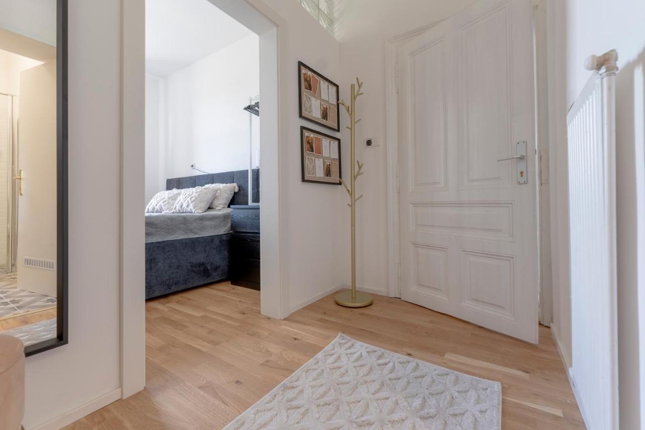 City Lounge Appartement Am Hauptbahnhof Sankt Poelten Eksteriør bilde
